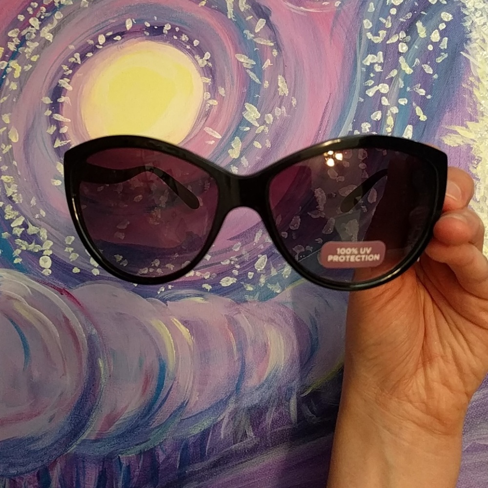 Large black Cat eye sunglasses